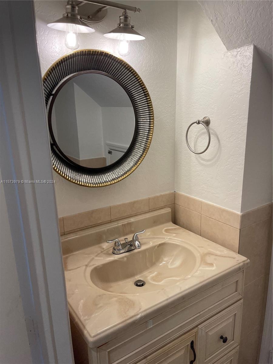 7801 Hispanola Ave 6, North Bay Village, Florida 33141, 2 Bedrooms Bedrooms, ,1 BathroomBathrooms,Residentiallease,For Rent,7801 Hispanola Ave 6,A11573979