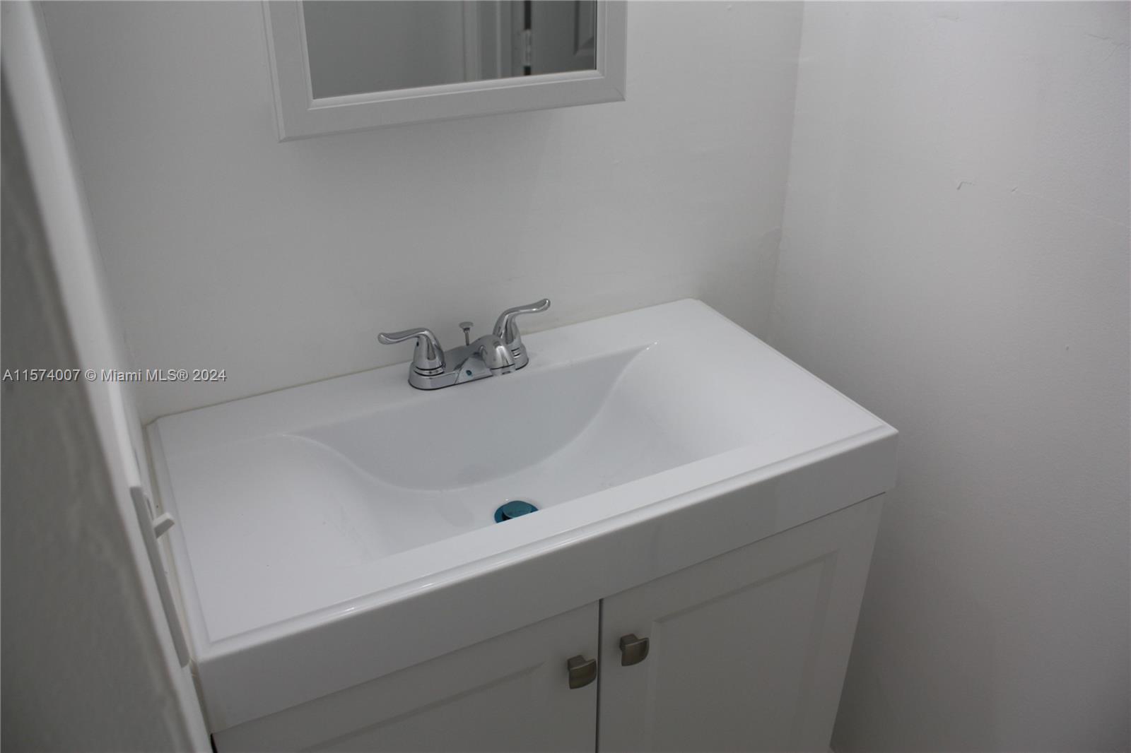 1095 W 77th St 102, Hialeah, Florida 33014, 3 Bedrooms Bedrooms, ,2 BathroomsBathrooms,Residentiallease,For Rent,1095 W 77th St 102,A11574007