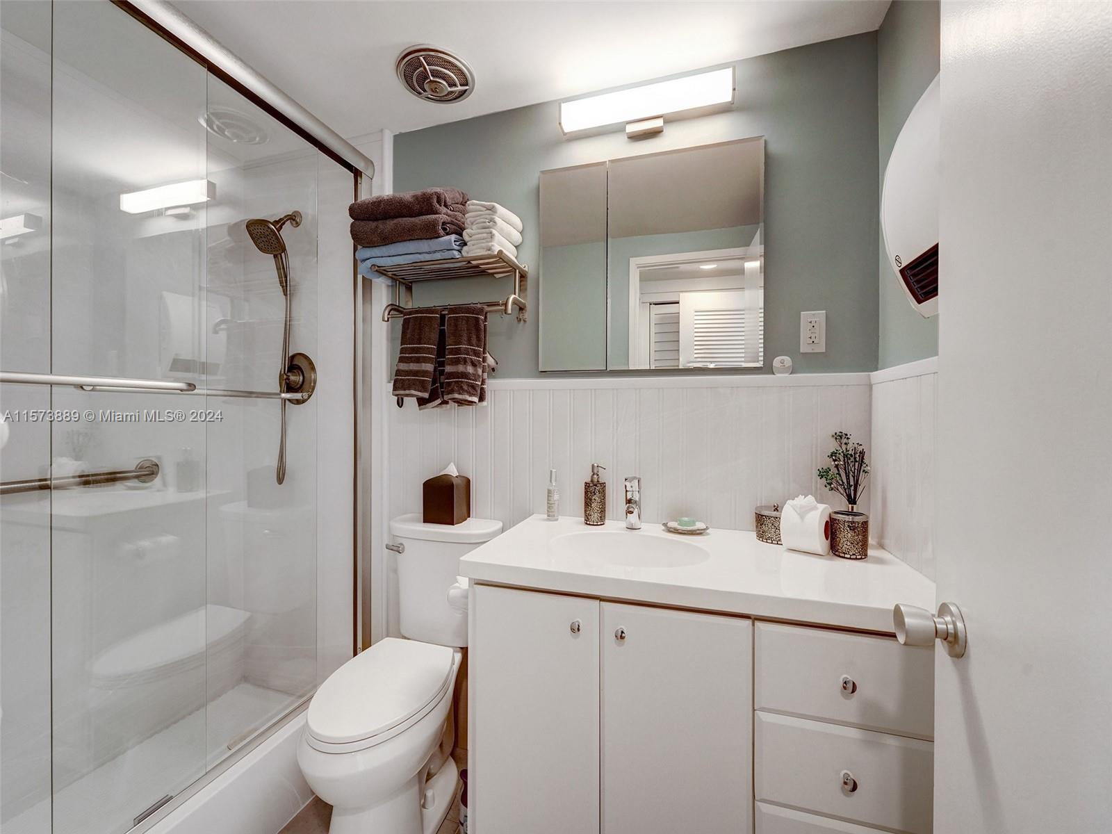 180 Isle Of Venice Dr 206, Fort Lauderdale, Florida 33301, 2 Bedrooms Bedrooms, ,2 BathroomsBathrooms,Residential,For Sale,180 Isle Of Venice Dr 206,A11573889
