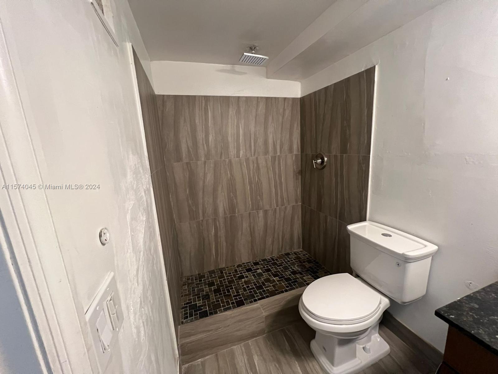 1430 NE 170th St 217, North Miami Beach, Florida 33162, 1 Bedroom Bedrooms, ,1 BathroomBathrooms,Residentiallease,For Rent,1430 NE 170th St 217,A11574045