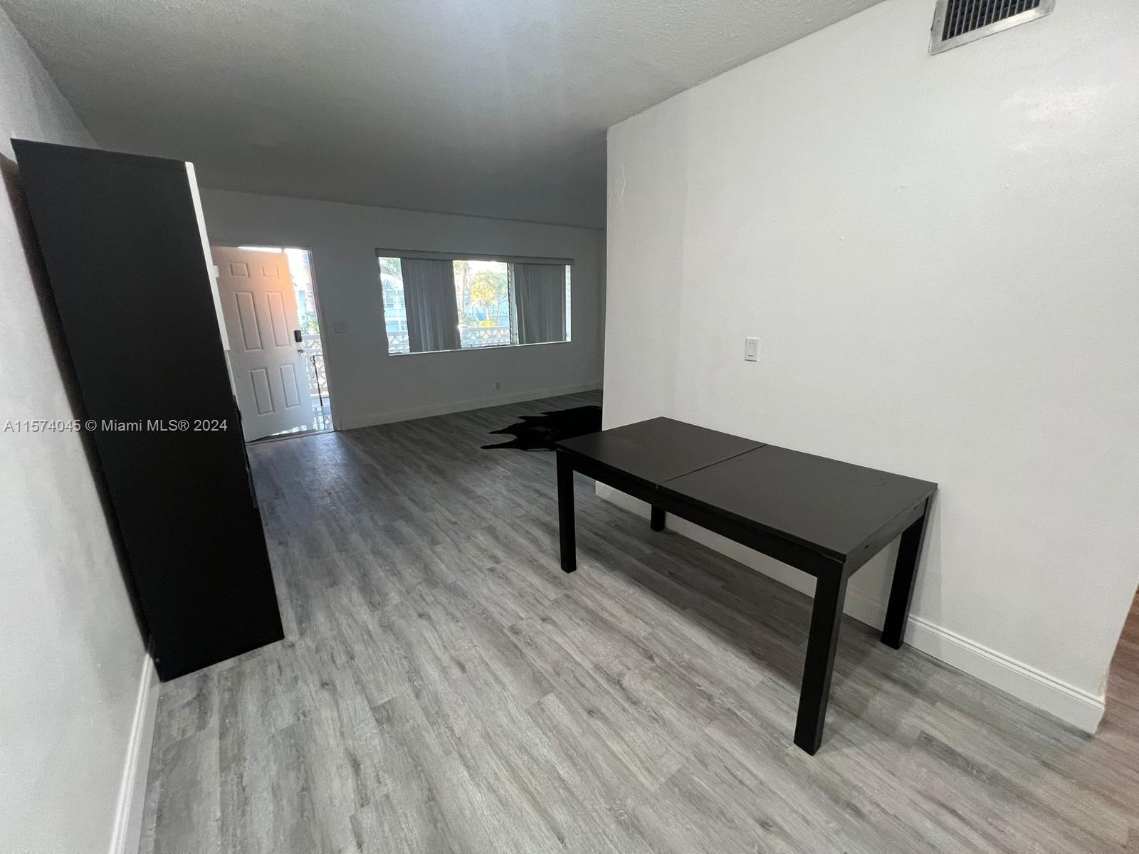 1430 NE 170th St 217, North Miami Beach, Florida 33162, 1 Bedroom Bedrooms, ,1 BathroomBathrooms,Residentiallease,For Rent,1430 NE 170th St 217,A11574045