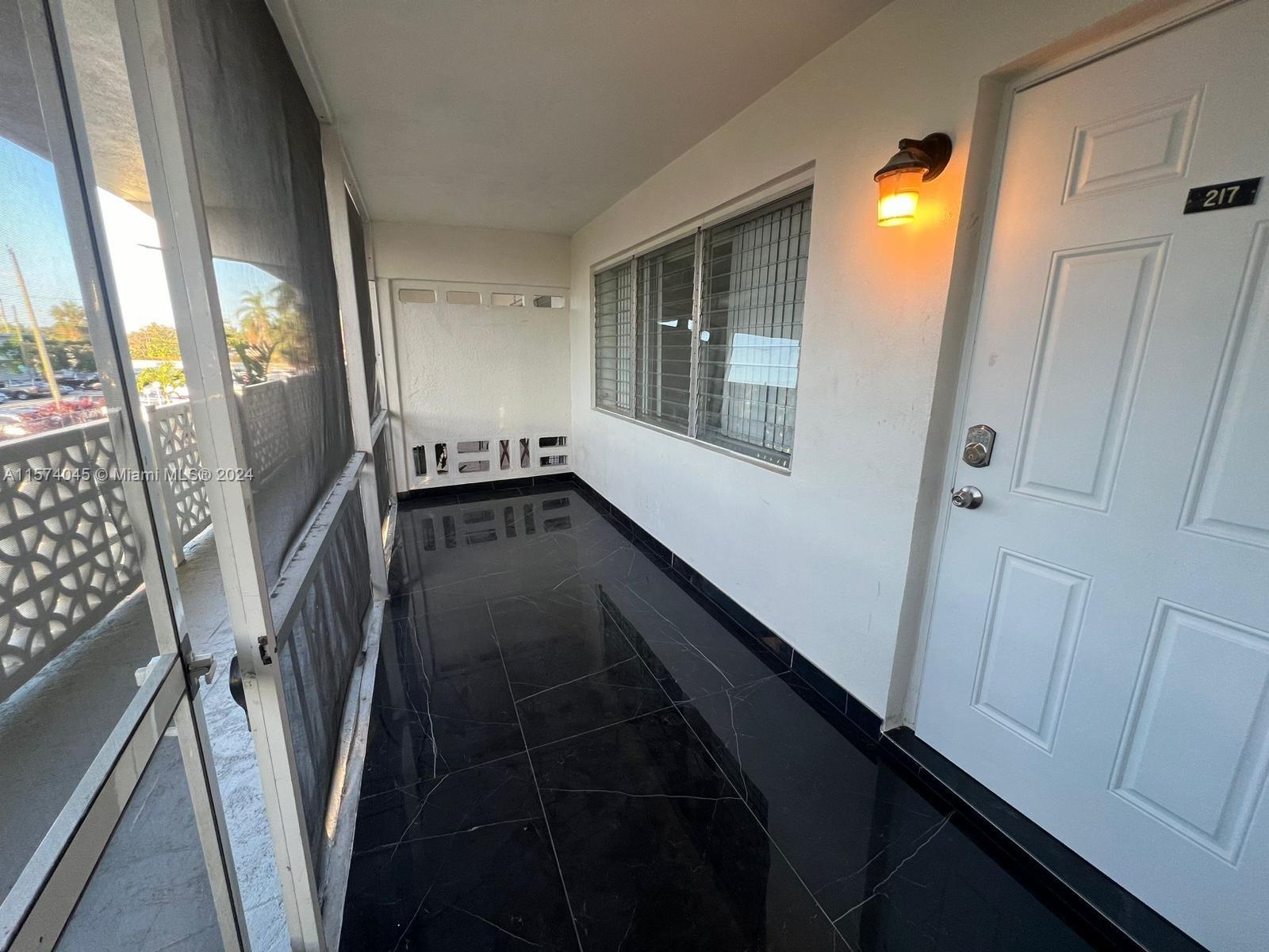 1430 NE 170th St 217, North Miami Beach, Florida 33162, 1 Bedroom Bedrooms, ,1 BathroomBathrooms,Residentiallease,For Rent,1430 NE 170th St 217,A11574045