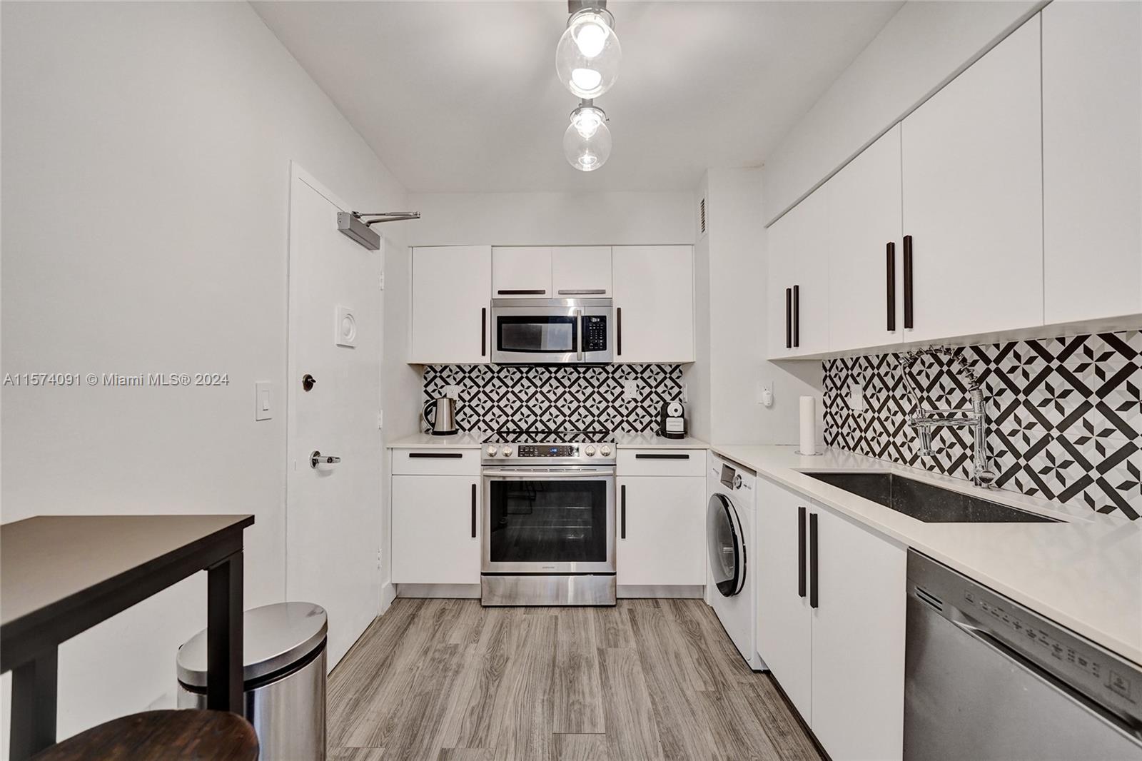 9195 Collins Ave 1109, Surfside, Florida 33154, 1 Bedroom Bedrooms, ,1 BathroomBathrooms,Residentiallease,For Rent,9195 Collins Ave 1109,A11574091