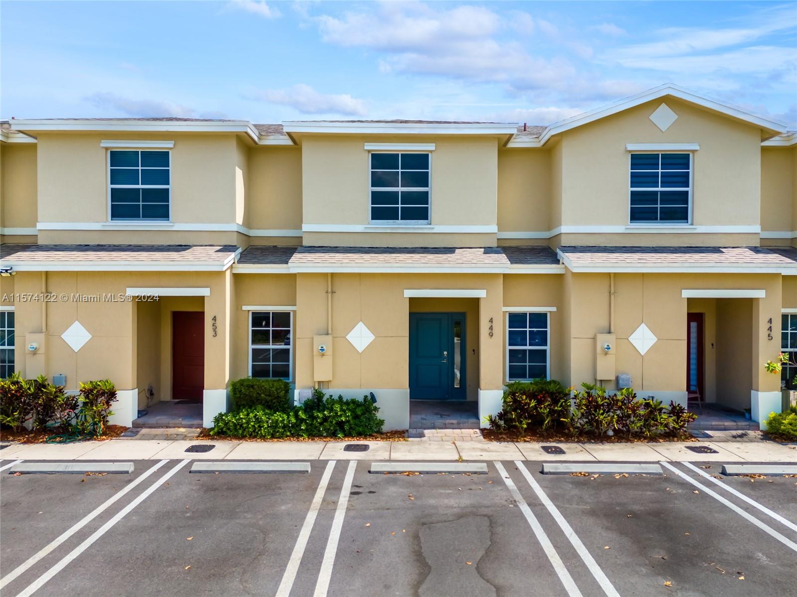 Welcome to your slice of Florida paradise! This exquisite townhouse offers the perfect blend of
comfort and convenience. With one bedroom and a full bathroom downstairs, it&#39;s perfect for
guests or a cozy home office. The gourmet kitchen boasts plenty of cabinet space for all your
culinary adventures. Step outside to your private oasis with concrete tiles in the backyard, which
is ideal for outdoor entertaining or basking in the sunshine. Upstairs, two luxurious bedrooms
each feature an en suite bathroom for ultimate privacy. Just minutes from shopping and with
easy access to the Turnpike, the community has a clubhouse with a pool, gym, and basketball
court.