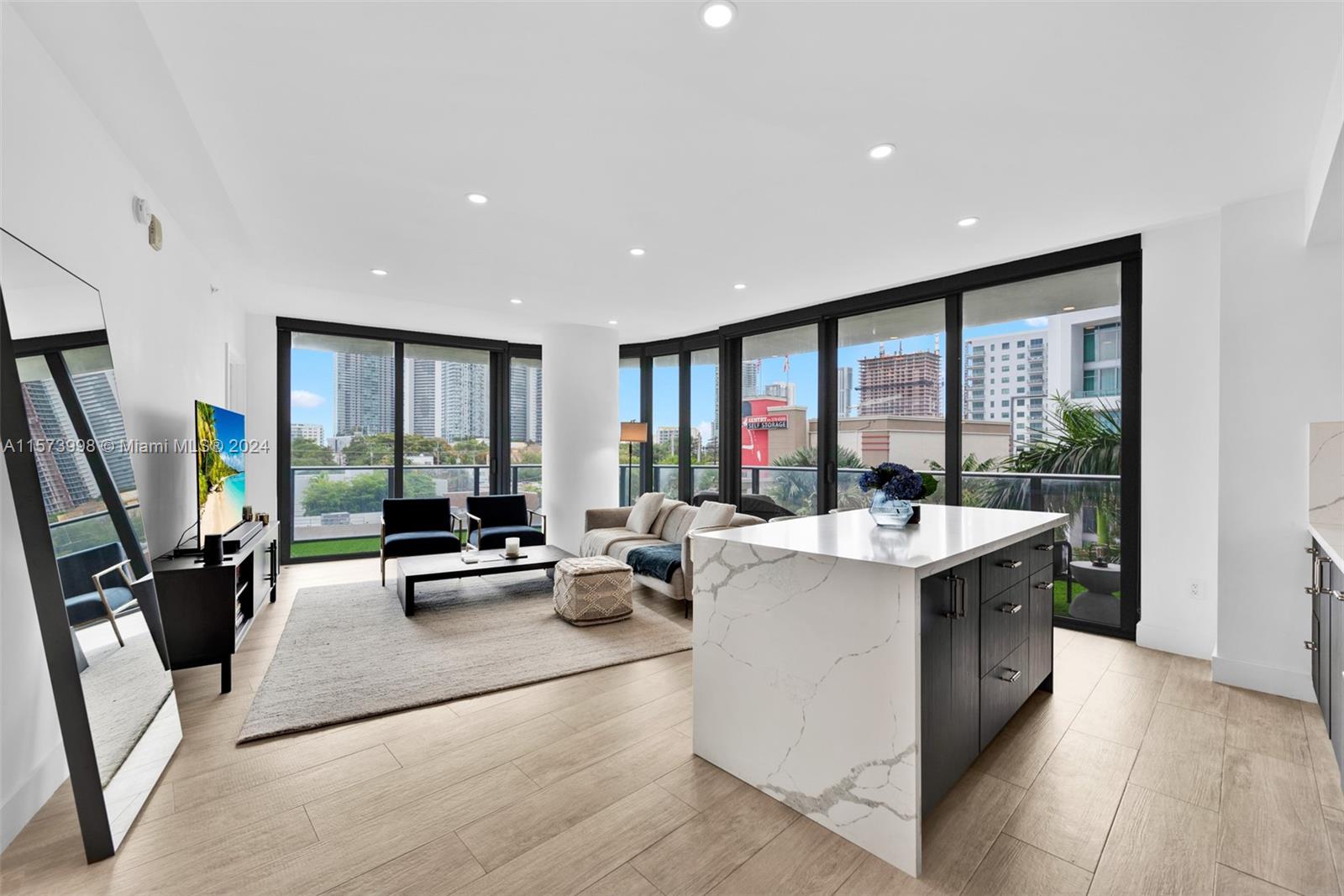 121 NE 34th St L304, Miami, Florida 33137, 2 Bedrooms Bedrooms, ,2 BathroomsBathrooms,Residentiallease,For Rent,121 NE 34th St L304,A11573998