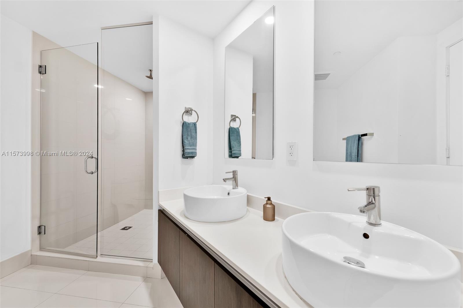121 NE 34th St L304, Miami, Florida 33137, 2 Bedrooms Bedrooms, ,2 BathroomsBathrooms,Residentiallease,For Rent,121 NE 34th St L304,A11573998