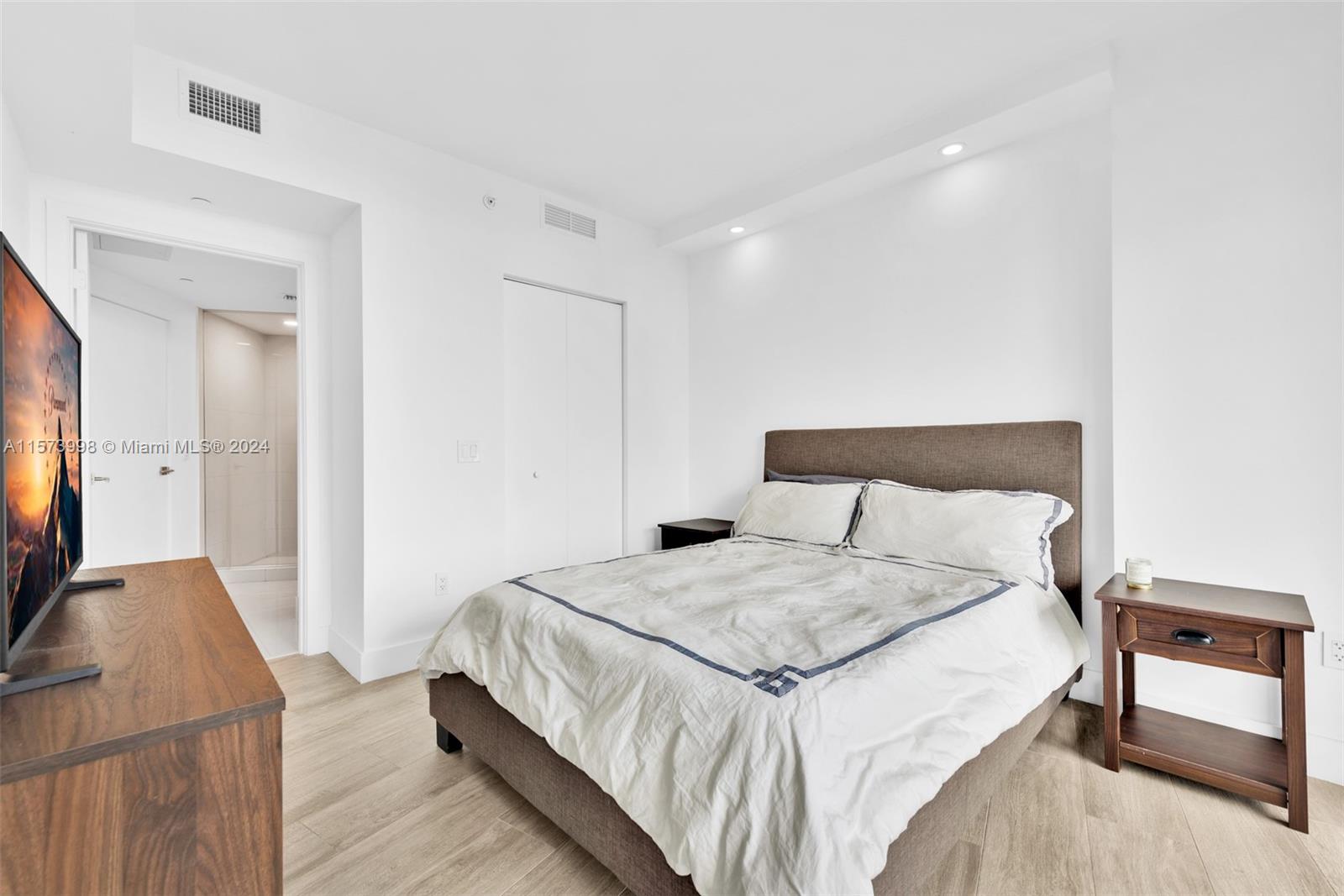 121 NE 34th St L304, Miami, Florida 33137, 2 Bedrooms Bedrooms, ,2 BathroomsBathrooms,Residentiallease,For Rent,121 NE 34th St L304,A11573998