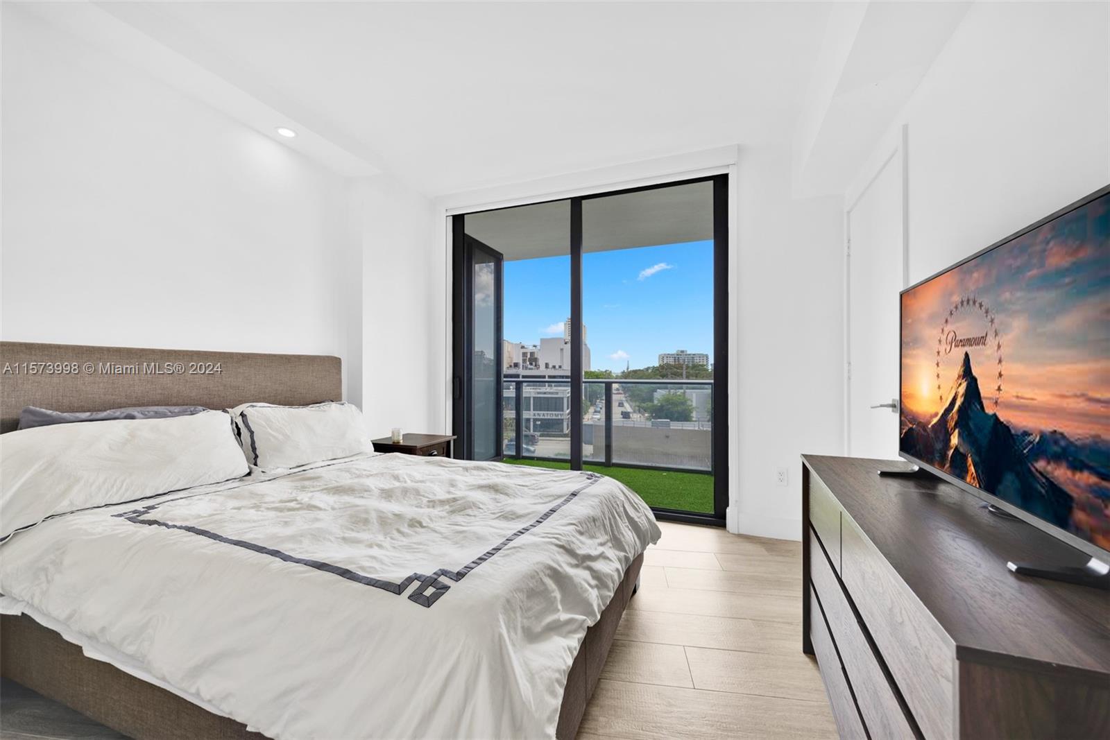 121 NE 34th St L304, Miami, Florida 33137, 2 Bedrooms Bedrooms, ,2 BathroomsBathrooms,Residentiallease,For Rent,121 NE 34th St L304,A11573998