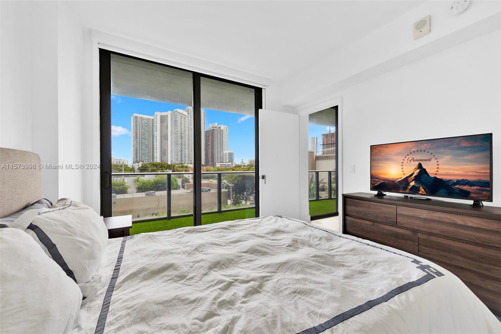 121 NE 34th St L304, Miami, Florida 33137, 2 Bedrooms Bedrooms, ,2 BathroomsBathrooms,Residentiallease,For Rent,121 NE 34th St L304,A11573998