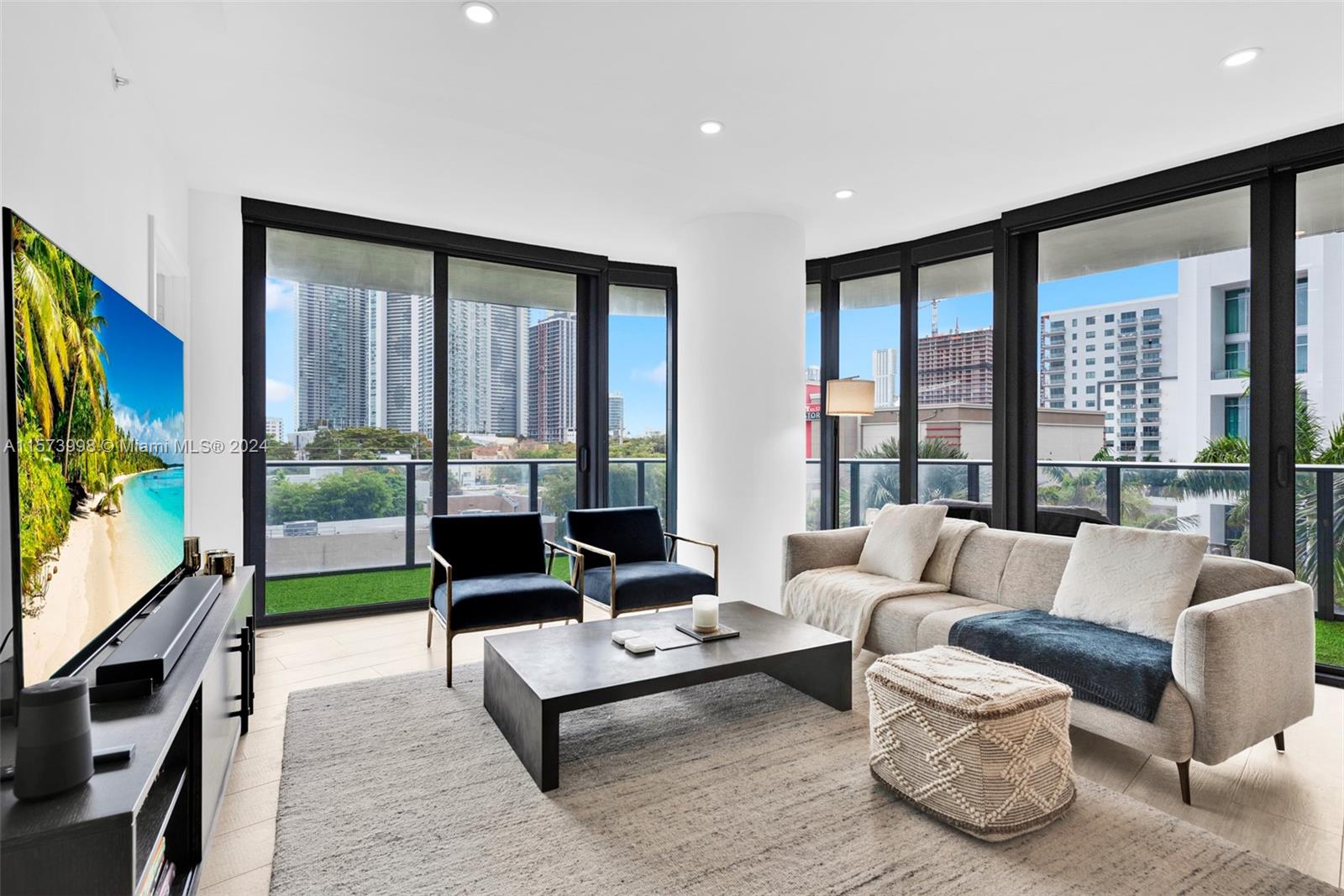121 NE 34th St L304, Miami, Florida 33137, 2 Bedrooms Bedrooms, ,2 BathroomsBathrooms,Residentiallease,For Rent,121 NE 34th St L304,A11573998