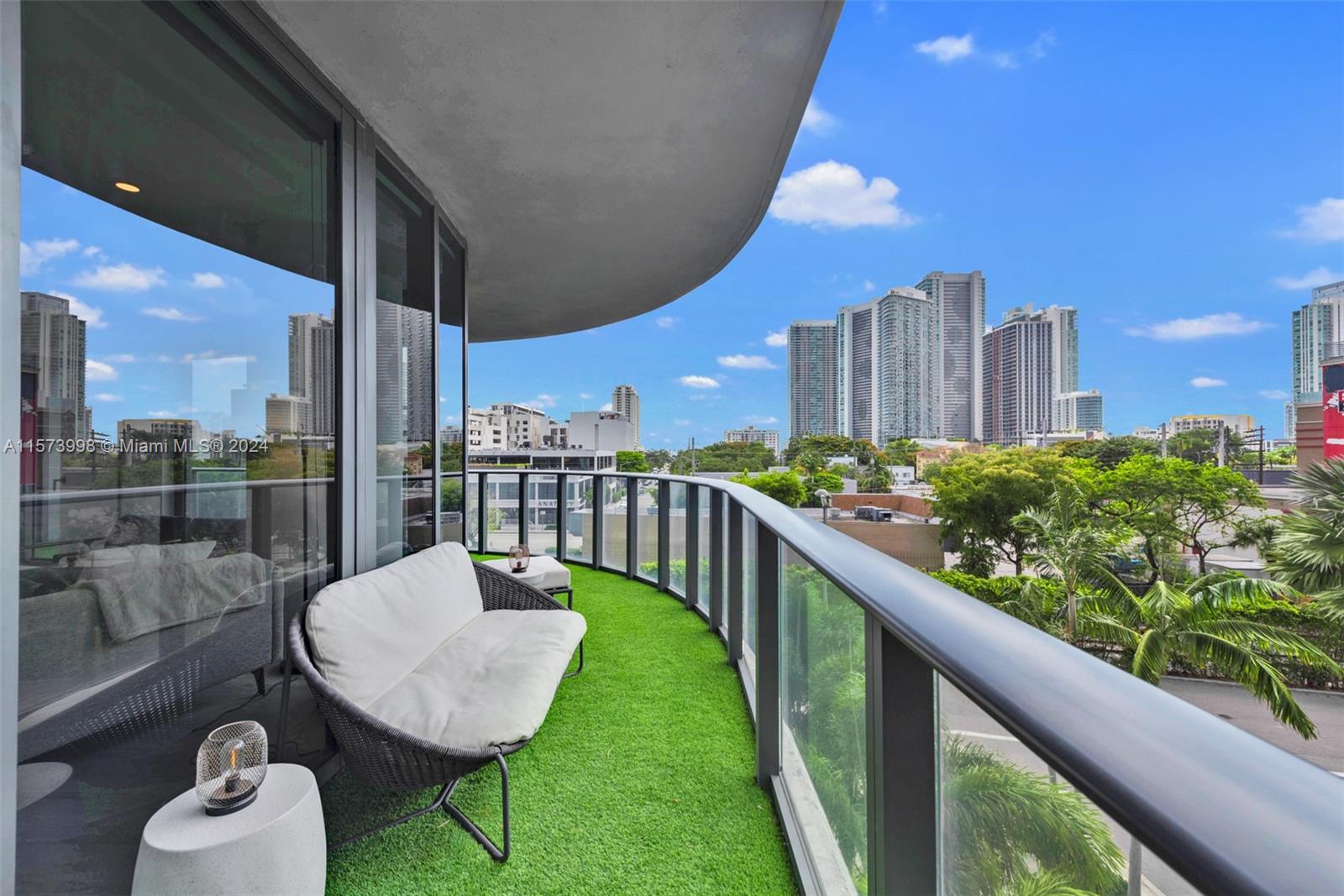 121 NE 34th St L304, Miami, Florida 33137, 2 Bedrooms Bedrooms, ,2 BathroomsBathrooms,Residentiallease,For Rent,121 NE 34th St L304,A11573998