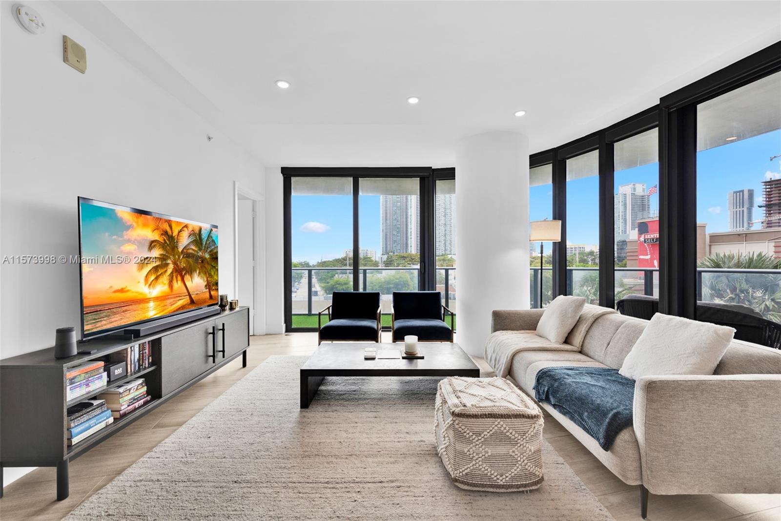 121 NE 34th St L304, Miami, Florida 33137, 2 Bedrooms Bedrooms, ,2 BathroomsBathrooms,Residentiallease,For Rent,121 NE 34th St L304,A11573998