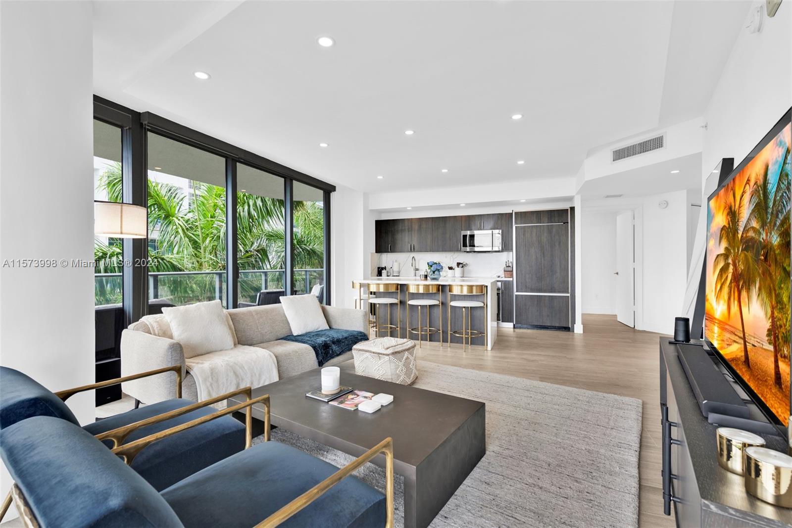121 NE 34th St L304, Miami, Florida 33137, 2 Bedrooms Bedrooms, ,2 BathroomsBathrooms,Residentiallease,For Rent,121 NE 34th St L304,A11573998