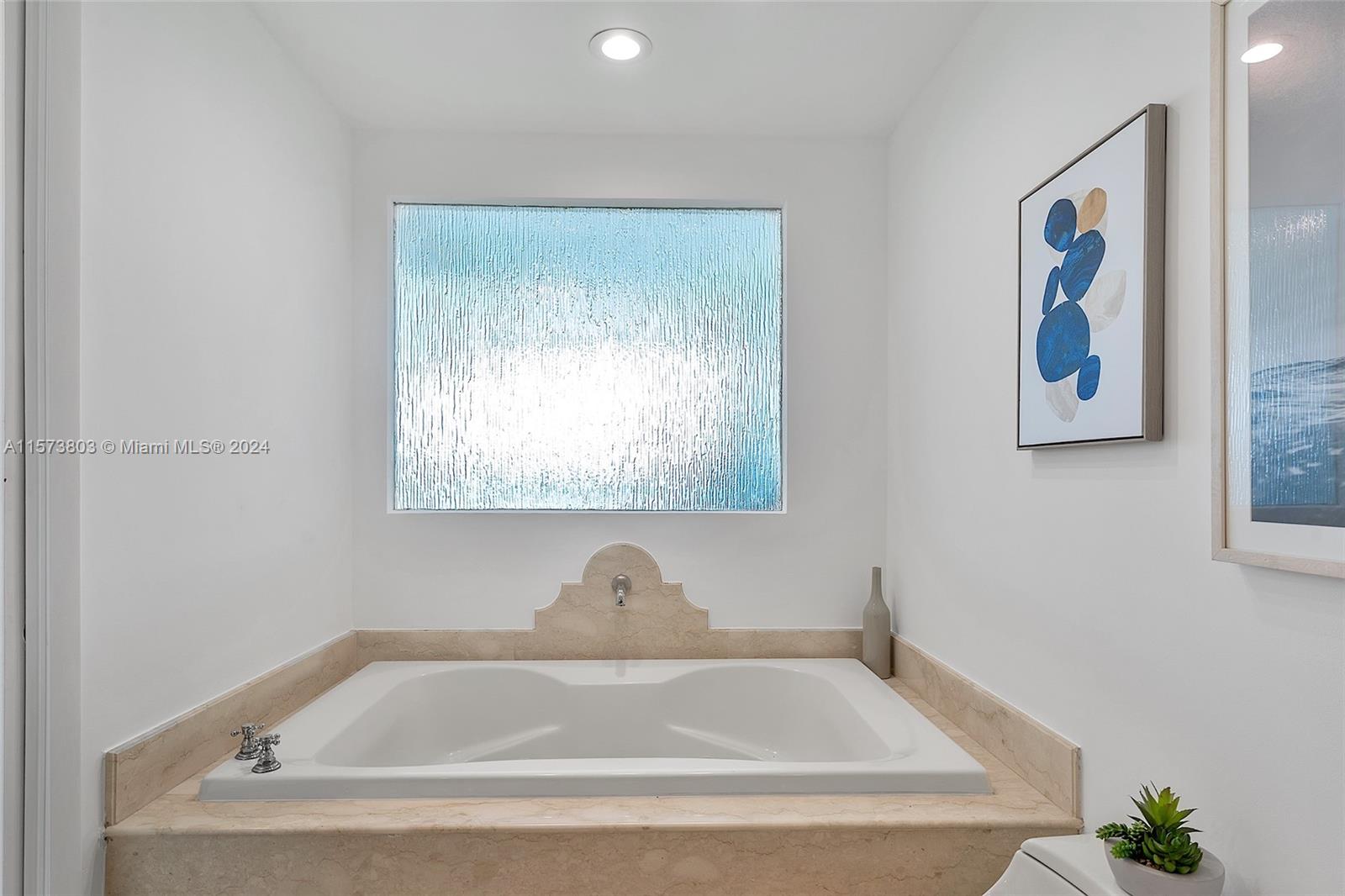 100 S Pointe Dr 702, Miami Beach, Florida 33139, 1 Bedroom Bedrooms, ,1 BathroomBathrooms,Residentiallease,For Rent,100 S Pointe Dr 702,A11573803
