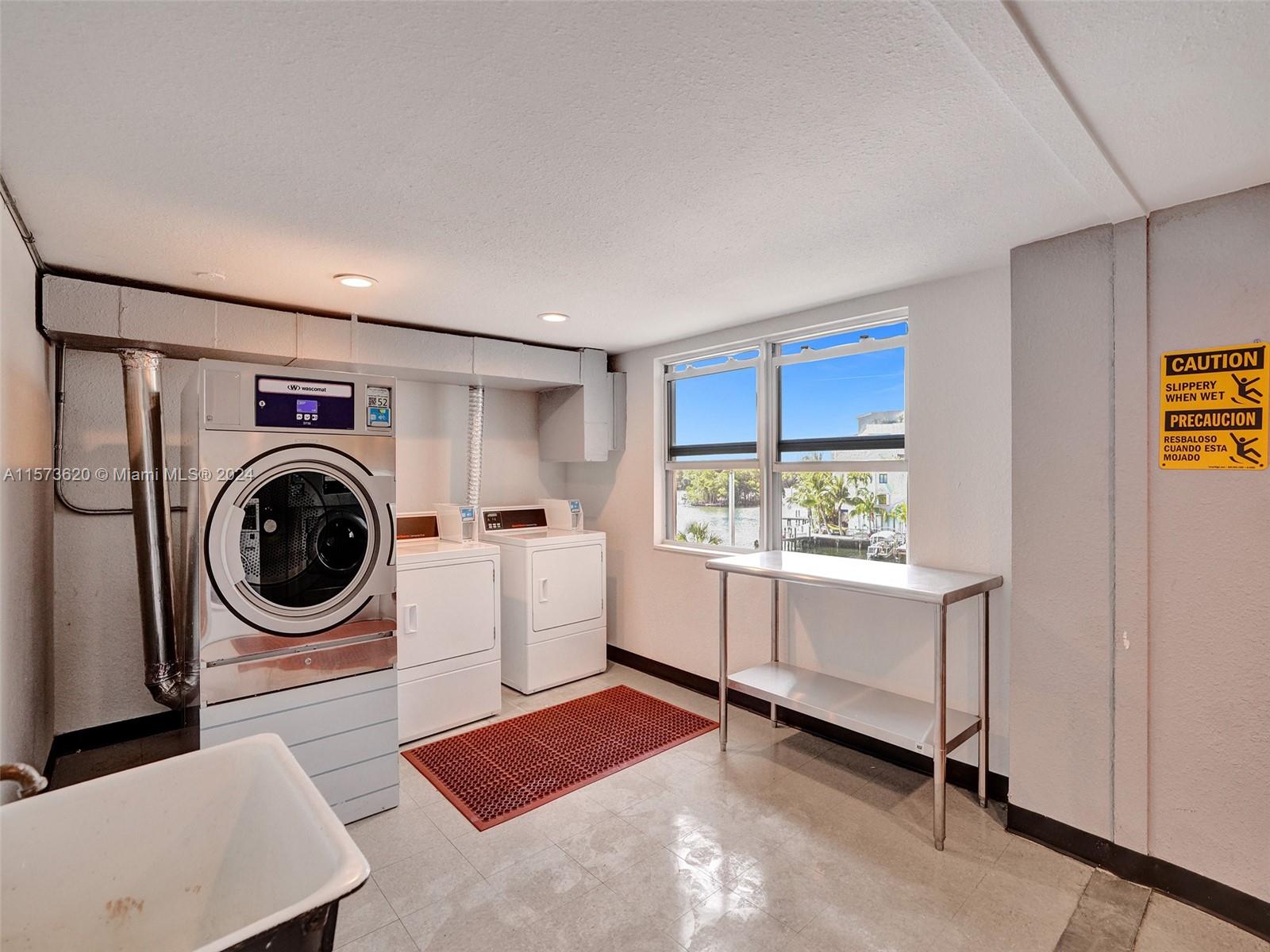 400 Kings Point Dr 314, Sunny Isles Beach, Florida 33160, 1 Bedroom Bedrooms, ,1 BathroomBathrooms,Residential,For Sale,400 Kings Point Dr 314,A11573620