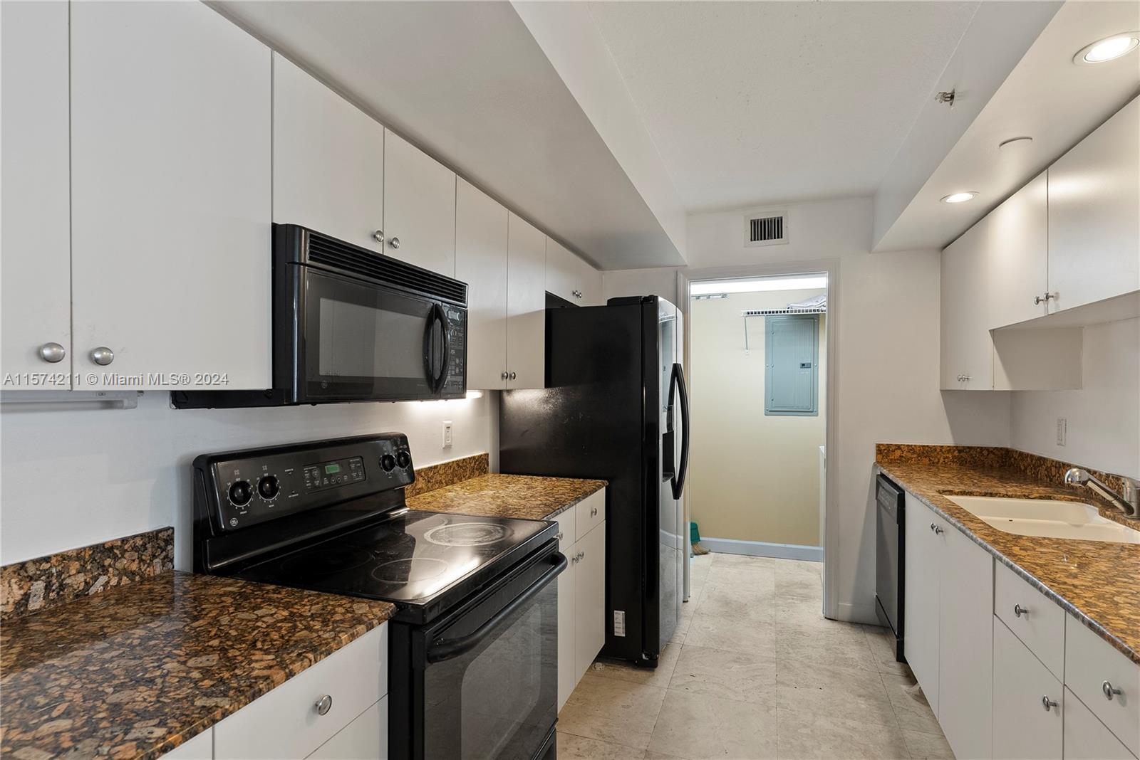6917 Collins Ave 608, Miami Beach, Florida 33141, 1 Bedroom Bedrooms, ,1 BathroomBathrooms,Residentiallease,For Rent,6917 Collins Ave 608,A11574211