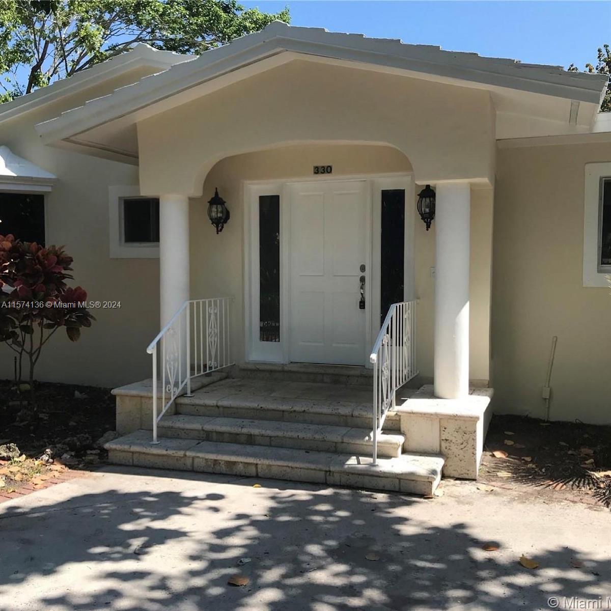 Beautiful 4 bed and 3 bath HOME. Perfect for a family with kids or Investors. It is a great location, in a quiet and safe street. Laundry Area, Terrace, Pool, Garden, Backyard, and Circular Driveway. 7500 ft lot, located on Key Biscayne, Florida, could be your future home, your best investment, or both.

***The home is also for rent MLS A11574147.

***A/C was replaced on September 2023.

*** The Water Heater was replaced in August 2022.

***Easy to show on Locbox go showing assist.