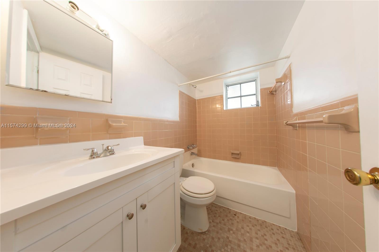 447 NE 125th St 17, North Miami, Florida 33161, ,1 BathroomBathrooms,Residentiallease,For Rent,447 NE 125th St 17,A11574299