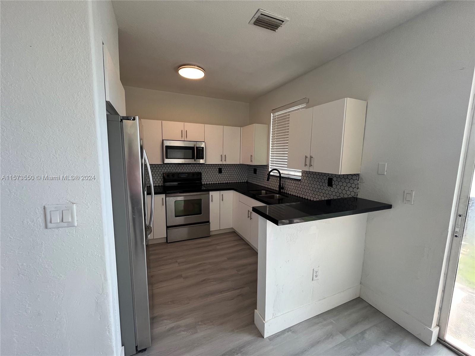 2609 SE 14th Ave 391, Homestead, Florida 33035, 3 Bedrooms Bedrooms, ,2 BathroomsBathrooms,Residentiallease,For Rent,2609 SE 14th Ave 391,A11573550