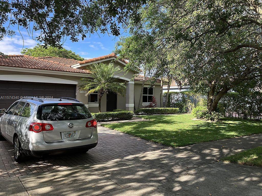 Discover tranquility in this meticulously cared-for 4-bed, 3-bath haven. Boasting a spacious layout, the home welcomes with abundant natural light. Enjoy gatherings in the cozy living spaces or unwind on the lovely screened porch amidst lush greenery. The master suite offers a peaceful retreat, complemented by a Walking Closet. With no HOA and close proximity to Blackpoint Marina, this gem promises both convenience and relaxation. Don't miss out—schedule your showing today!