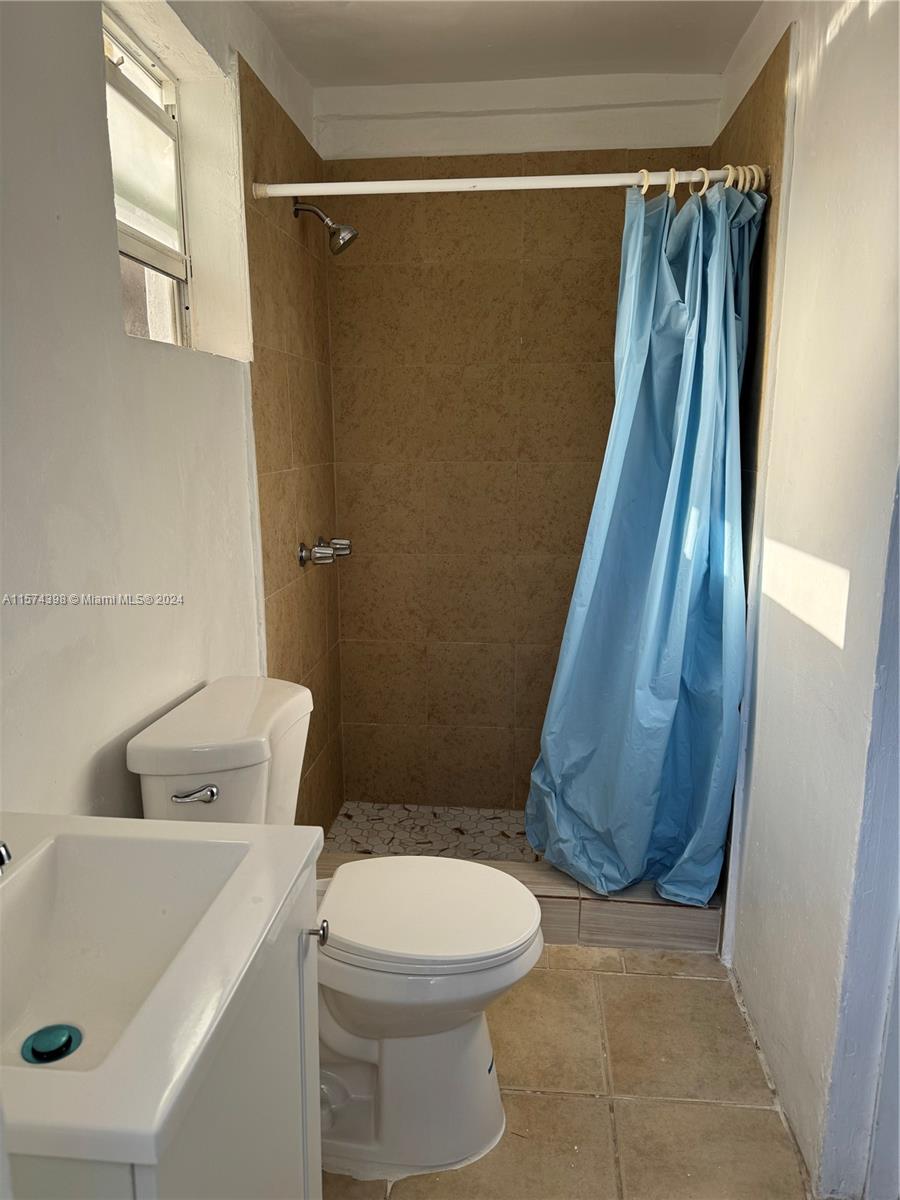 279 NW 105th St B, Miami, Florida 33150, ,1 BathroomBathrooms,Residentiallease,For Rent,279 NW 105th St B,A11574398