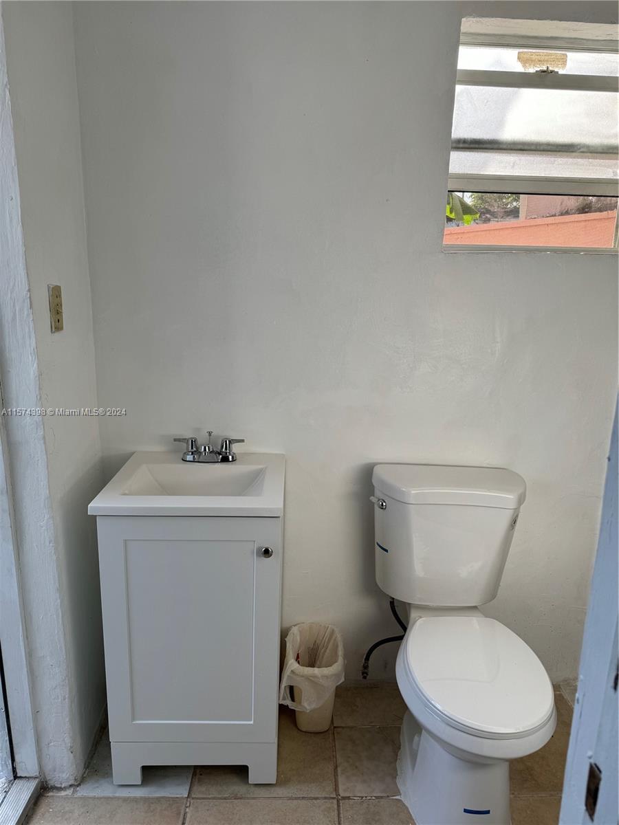 279 NW 105th St B, Miami, Florida 33150, ,1 BathroomBathrooms,Residentiallease,For Rent,279 NW 105th St B,A11574398