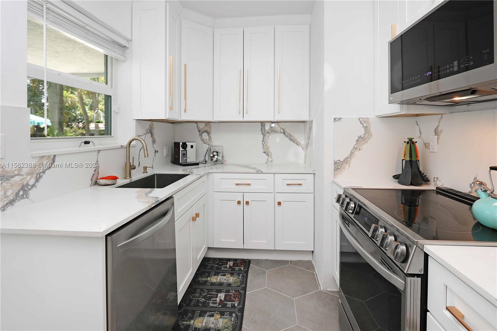 1332 Jefferson St, Hollywood, Florida 33019, 3 Bedrooms Bedrooms, ,2 BathroomsBathrooms,Residential,For Sale,1332 Jefferson St,A11562388