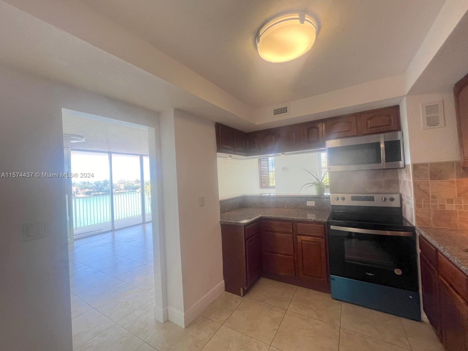 5838 Collins Ave 2A, Miami Beach, Florida 33140, 2 Bedrooms Bedrooms, ,2 BathroomsBathrooms,Residentiallease,For Rent,5838 Collins Ave 2A,A11574437