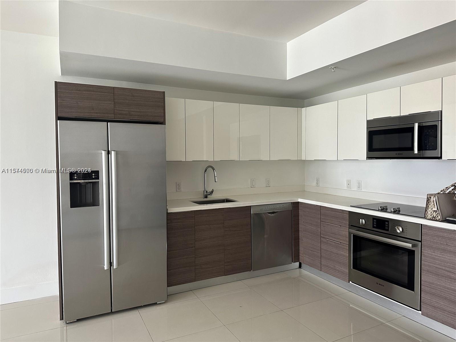 Beautiful 2/2 apt. 4 min to Brickell City Center. Gym-pool-conference room-play room-and many more- storage locker included.