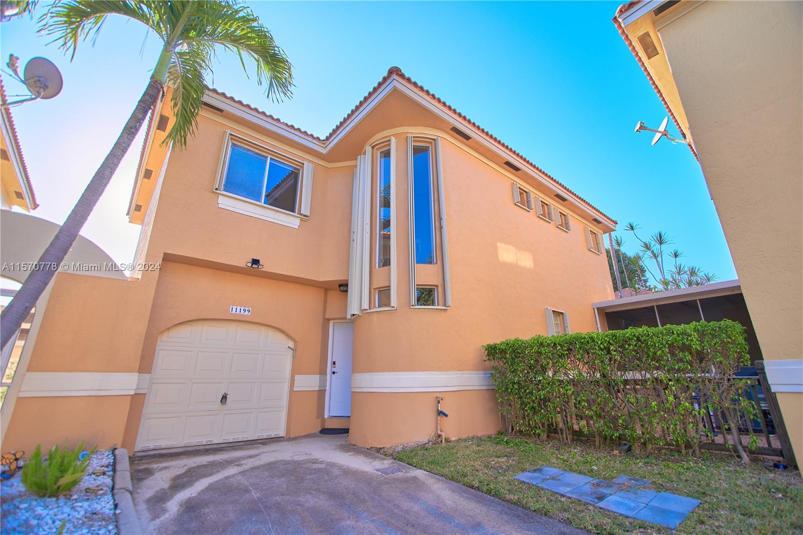 House for Sale in Coral Springs, FL