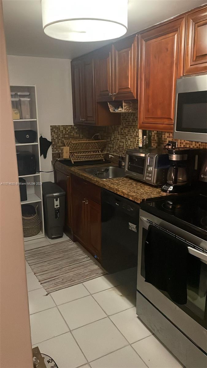 4270 NW 79th Ave 1D, Doral, Florida 33166, 2 Bedrooms Bedrooms, ,2 BathroomsBathrooms,Residentiallease,For Rent,4270 NW 79th Ave 1D,A11574633