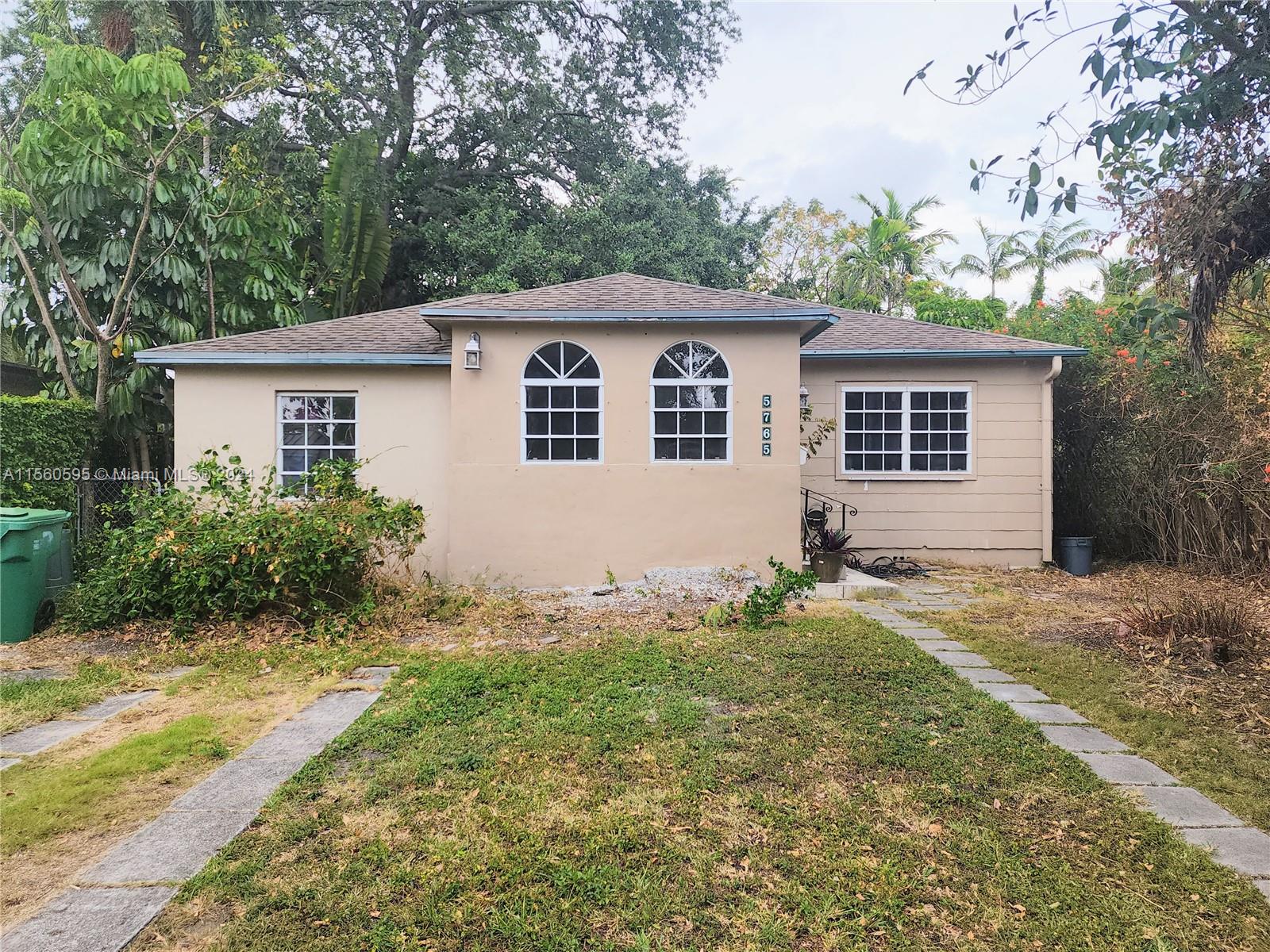 5765 SW 47th St  For Sale A11560595, FL