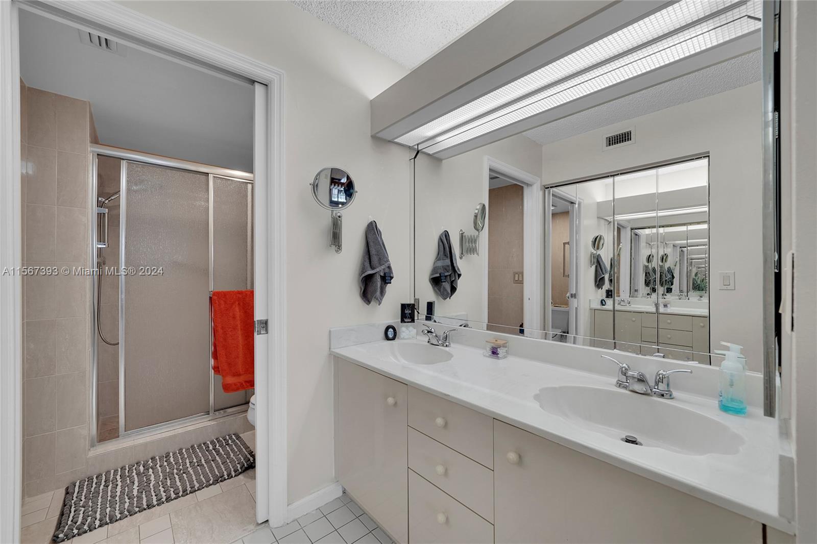 7250 Fairfax Dr 302, Tamarac, Florida 33321, 2 Bedrooms Bedrooms, ,2 BathroomsBathrooms,Residentiallease,For Rent,7250 Fairfax Dr 302,A11567393