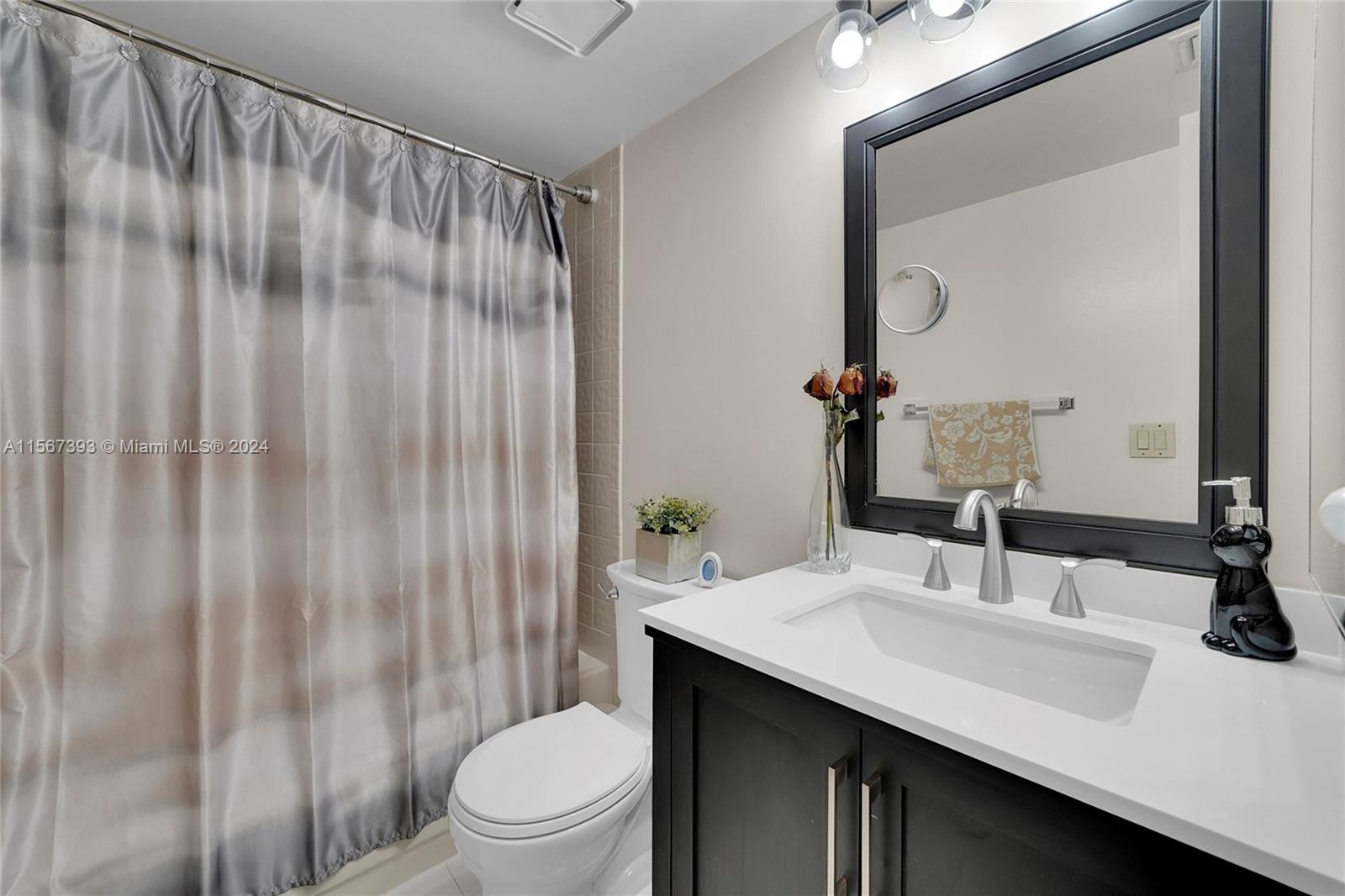 7250 Fairfax Dr 302, Tamarac, Florida 33321, 2 Bedrooms Bedrooms, ,2 BathroomsBathrooms,Residentiallease,For Rent,7250 Fairfax Dr 302,A11567393