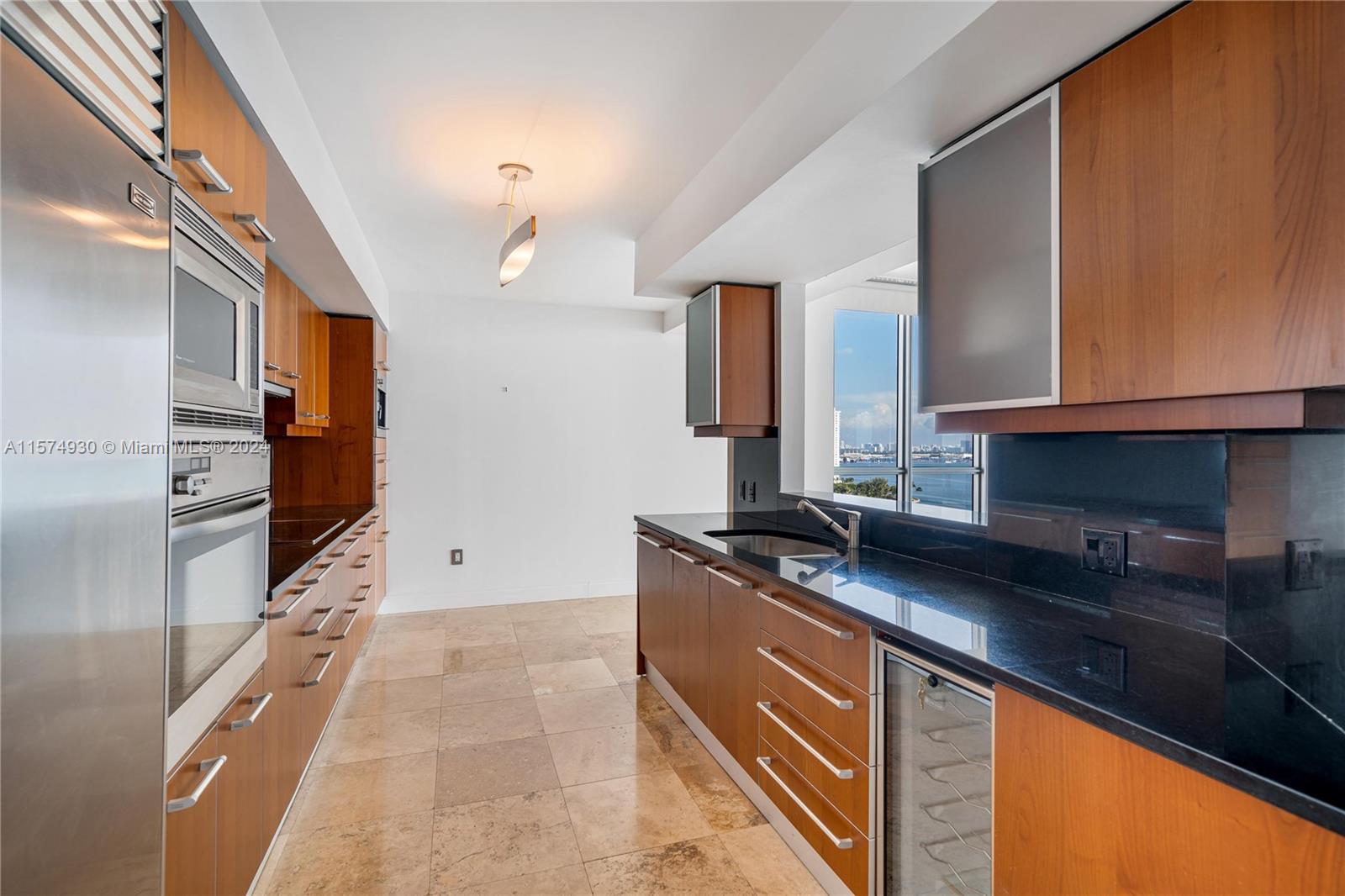 1331 Brickell Bay Dr 1701, Miami, Florida 33131, 2 Bedrooms Bedrooms, ,2 BathroomsBathrooms,Residentiallease,For Rent,1331 Brickell Bay Dr 1701,A11574930