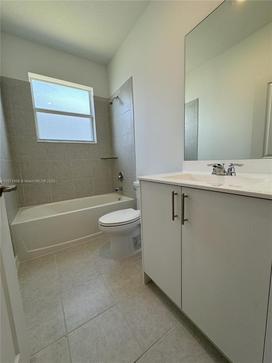 Bathroom between Bedroom 1 and 2
