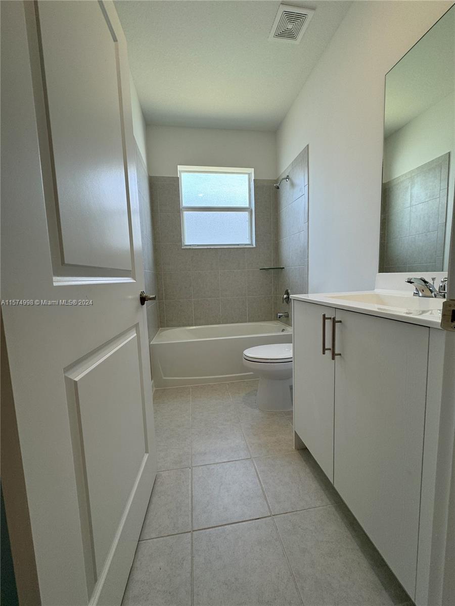 Bathroom between Bedroom 1 and 2
