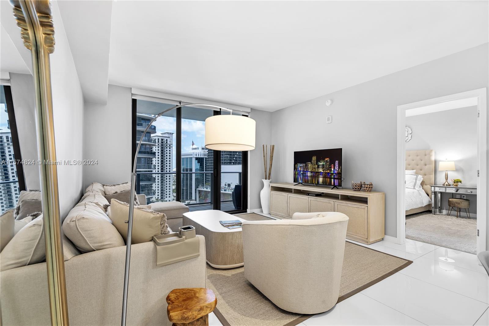 1010 Brickell Ave 2509, Miami, Florida 33131, 2 Bedrooms Bedrooms, ,2 BathroomsBathrooms,Residentiallease,For Rent,1010 Brickell Ave 2509,A11574824