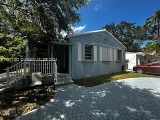 Prime coconut grove location 2 bed 1 bath for rent please call listing agent for showing