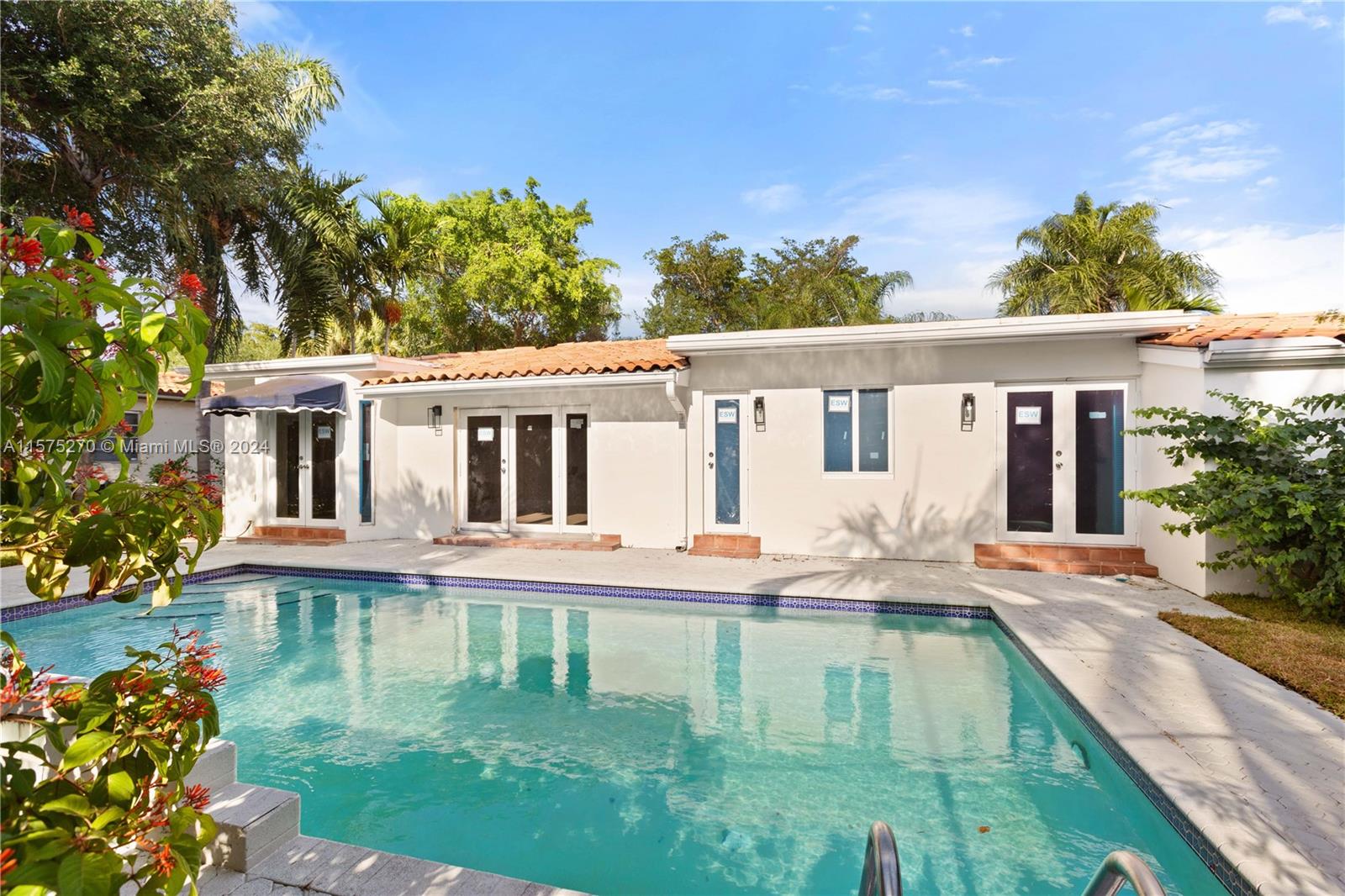Beautiful home in Coral Gables, recently updated with new hardwood floors, new kitchen, new impact windows, new bathroom and lush landscaping. High vaulted ceilings, large kitchen and breakfast area, spacious master bedroom with walk-in closet and a large and sparkling pool. A must see, E-Z to show!