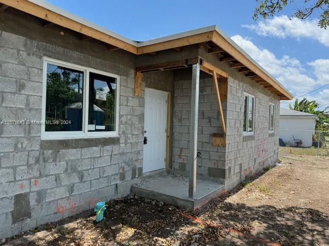 UNDER CONSTRUCTION CORNER HOME. 4 BEDROOM 2 BATH WITH LARGE BACKYARD. IMPACT WINDOWS AND DOORS. TILE THROUGHOUT, KITCHEN WOOD CABINETS AND GRANITE COUNTERTOPS. NO HOMEOWNERS ASSOCIATION. PROPERTY SHOULD BE COMPLETED APPROX. JULY 2024.