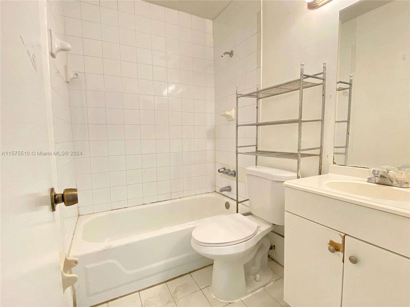 46 SW 14th Ter 46, Homestead, Florida 33030, 3 Bedrooms Bedrooms, ,2 BathroomsBathrooms,Residentiallease,For Rent,46 SW 14th Ter 46,A11575510
