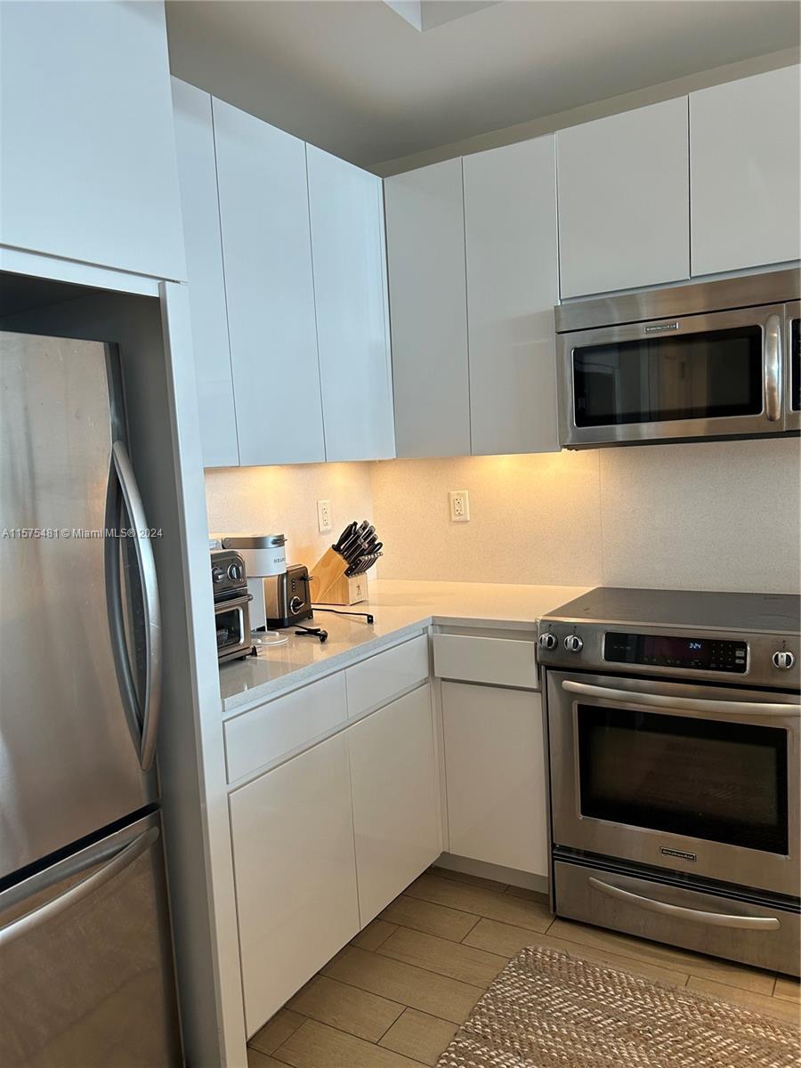 200 23 STREET 402, Miami Beach, Florida 33139, 2 Bedrooms Bedrooms, ,2 BathroomsBathrooms,Residentiallease,For Rent,200 23 STREET 402,A11575481