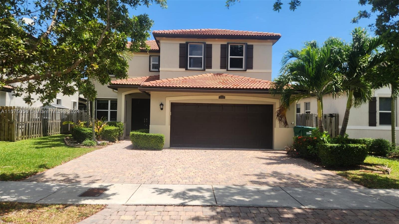 Stunning 4 bedroom and 3.5 bathroom house elegantly updated with perfect layout for a beautiful family. Property has lots of natural light in addition to a gorgeous patio with private pool and lanai. Pool maintenance is included in rental payment. Easy to show schedule thru showing assist.