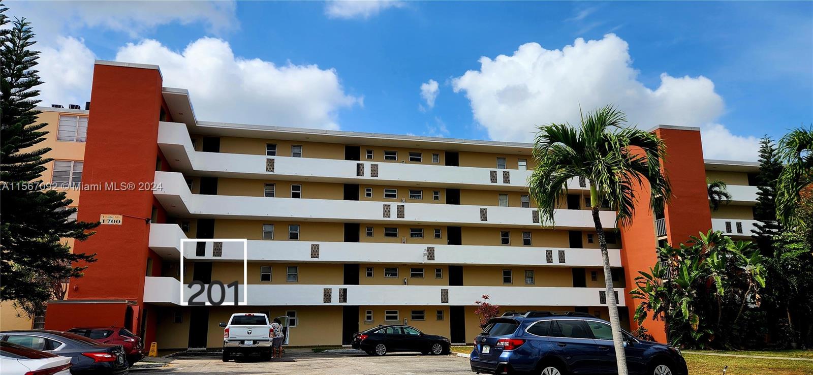 1700 NE 191st St 201, Miami, Florida 33179, 1 Bedroom Bedrooms, ,1 BathroomBathrooms,Residential,For Sale,1700 NE 191st St 201,A11567092