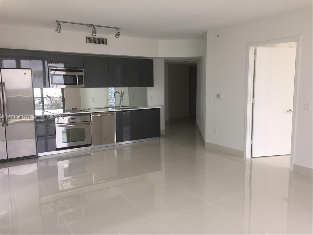 31 SE 6TH ST 1602, Miami, Florida 33131, 2 Bedrooms Bedrooms, ,2 BathroomsBathrooms,Residentiallease,For Rent,31 SE 6TH ST 1602,A11571960