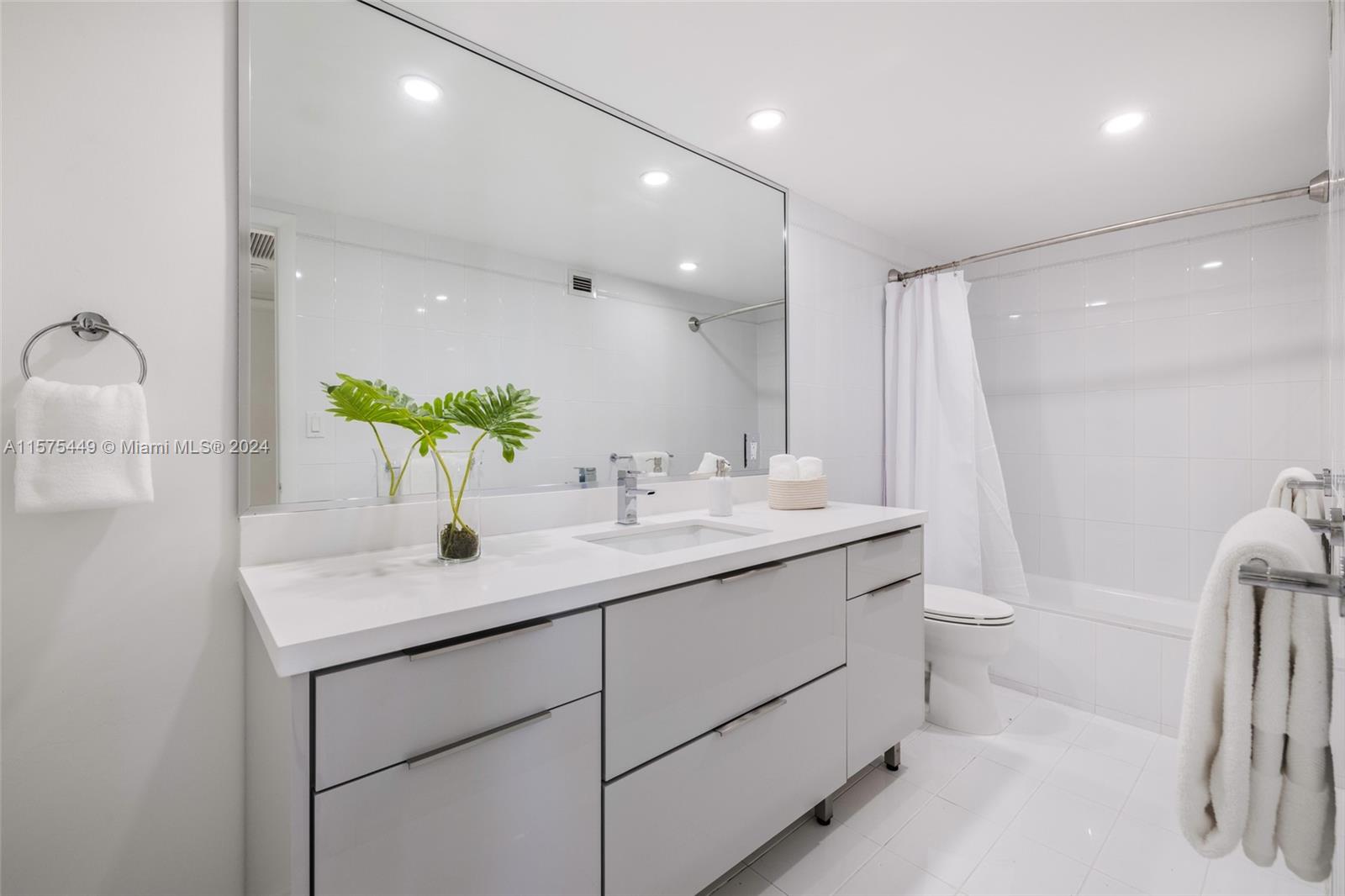 90 Edgewater Dr 715, Coral Gables, Florida 33133, 2 Bedrooms Bedrooms, ,2 BathroomsBathrooms,Residentiallease,For Rent,90 Edgewater Dr 715,A11575449