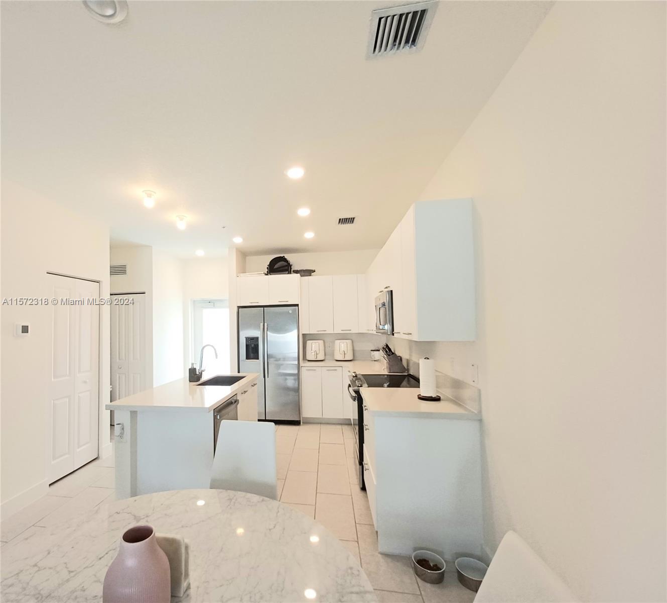 8167 SW 41st St E-403, Doral, Florida 33166, 1 Bedroom Bedrooms, ,1 BathroomBathrooms,Residential,For Sale,8167 SW 41st St E-403,A11572318