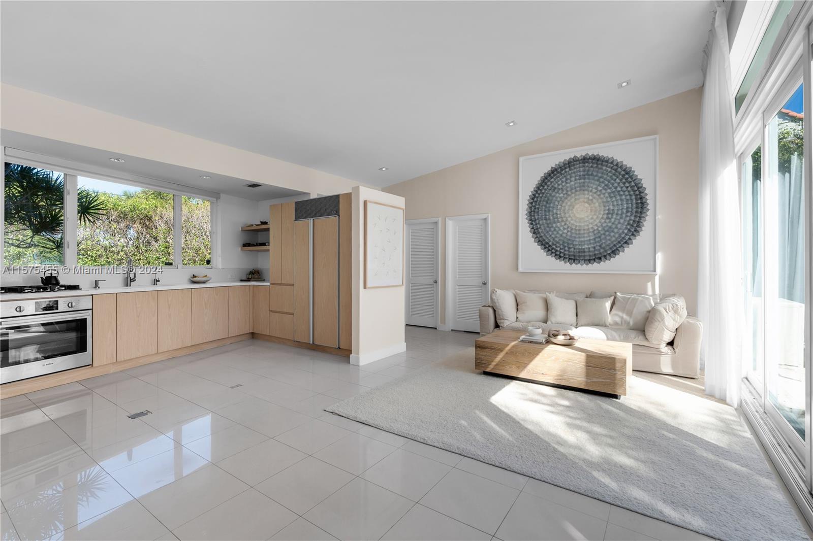 910 N Venetian Dr, Miami, Florida 33139, 2 Bedrooms Bedrooms, ,2 BathroomsBathrooms,Residentiallease,For Rent,910 N Venetian Dr,A11575455