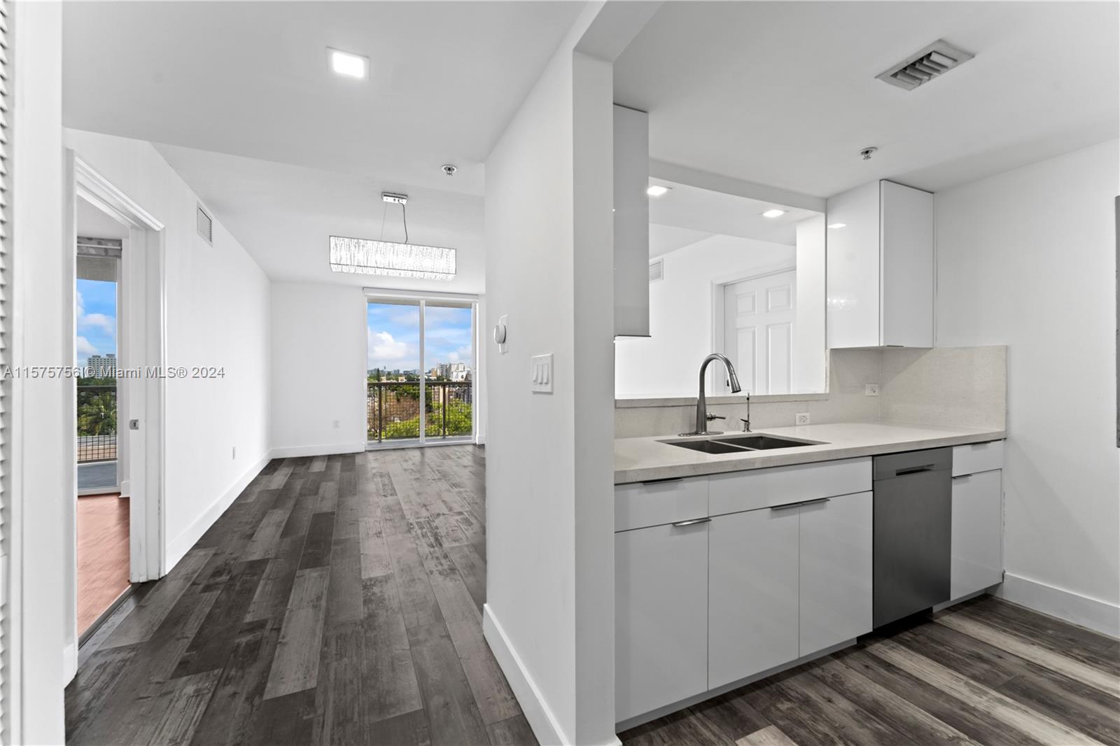 Welcome a chic condo nestled in the heart of Miami offers a beautifully remodeled kitchen, With spacious 2 bedrooms and 2 baths, this unit combines comfort and style seamlessly. Don't miss out on the opportunity to experience the vibrant lifestyle of Miami from this centrally located gem!